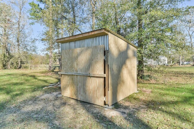 Building Photo - 24237 Creekwood Dr