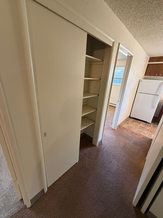 Building Photo - (473) Walnut Duplex - 2 Bedroom / 1 Bathroom