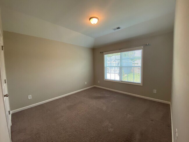Building Photo - 216 Wild Azalea Dr