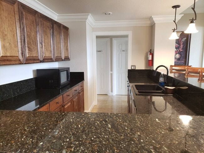 Building Photo - 1 Bed 1 Bath in desirable Williamsburg area of SW Orlando, $1499