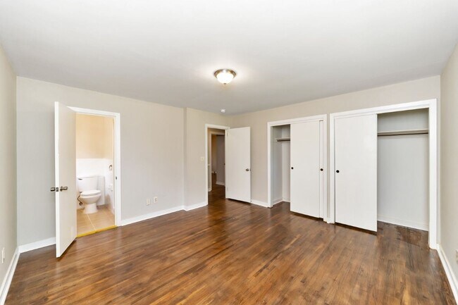 Building Photo - Available Now! Updated 3BR/2BA with Luxuri...