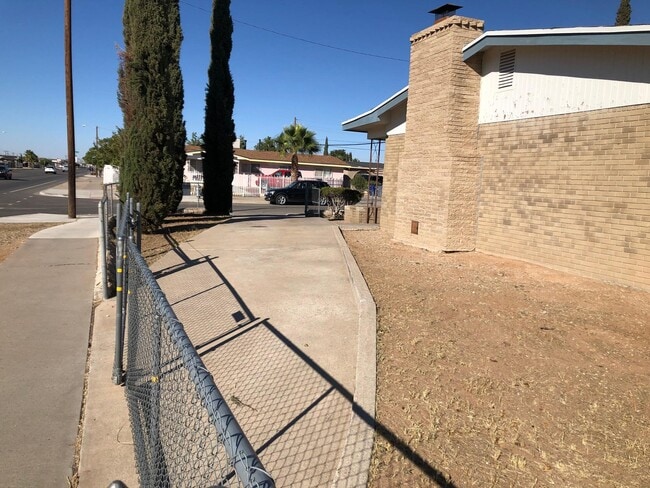 Building Photo - 5800 Bobwhite Ave