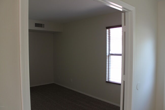 Building Photo - 1017 W Redondo Dr