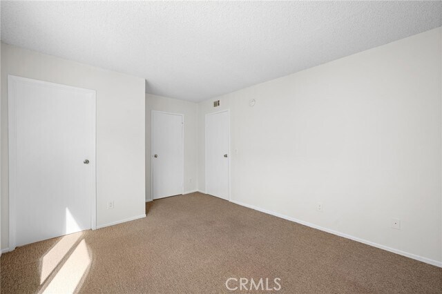 Building Photo - 10260 Plainview Ave