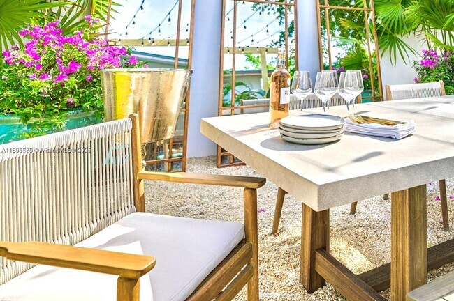 Building Photo - 991 NE 82nd St