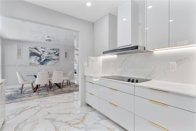 Building Photo - 4440 NE 17th Ave