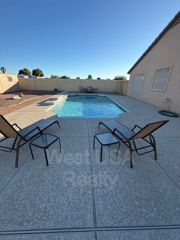 Building Photo - 730 E Press Rd