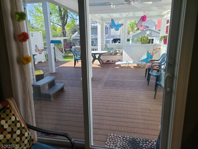 Building Photo - 154 W Washington Ave