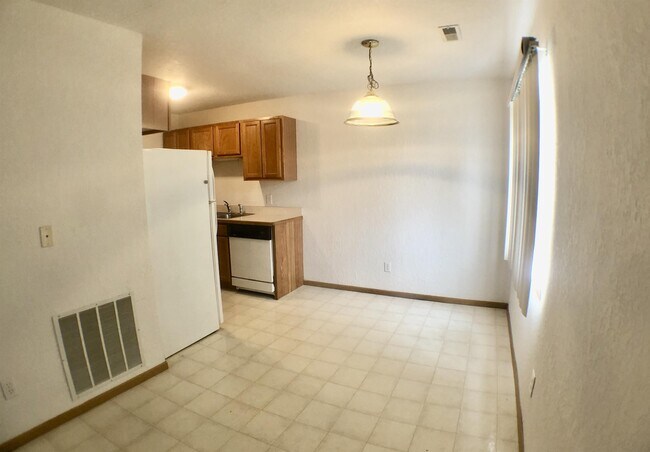 Building Photo - 1625 Flynn Ln