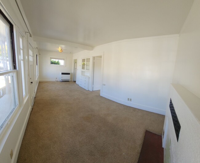 Building Photo - Cute standalone Bungalow in SLO!