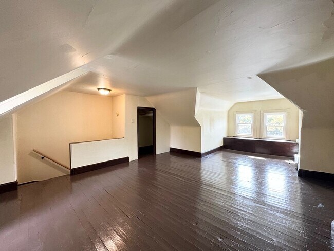 Building Photo - 1009 Willow Street Pike