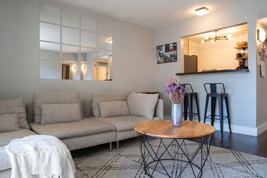 Building Photo - 430 N Civic Dr