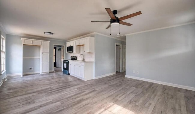 Building Photo - 402 Marcella Dr