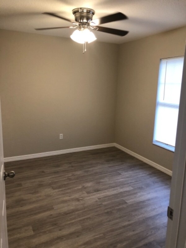 Building Photo - 9261 N Peachtree Way