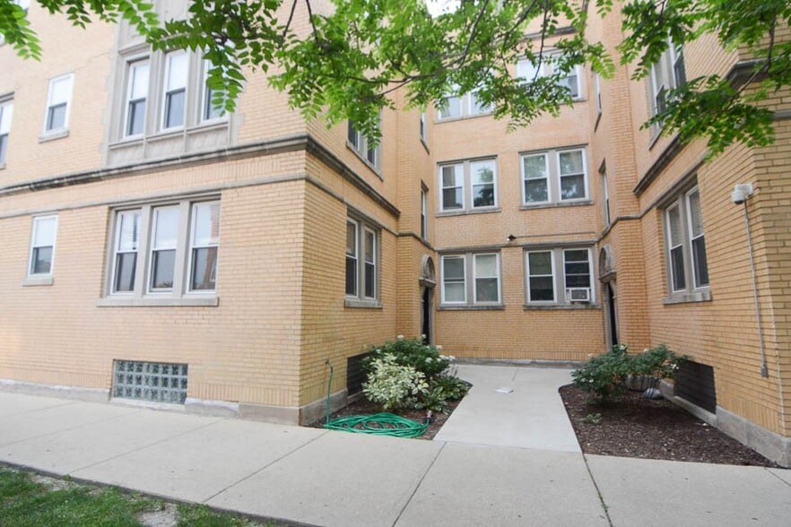 Primary Photo - 2359 N Drake Ave