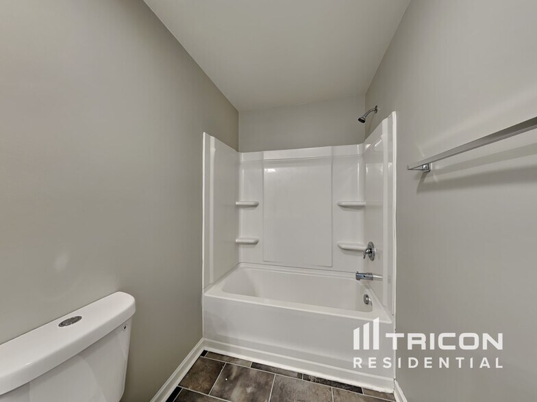 Building Photo - 918 Robys Pl