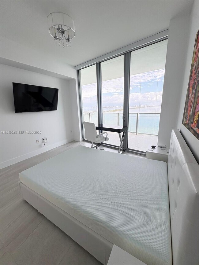 Building Photo - 2900 NE 7th Ave