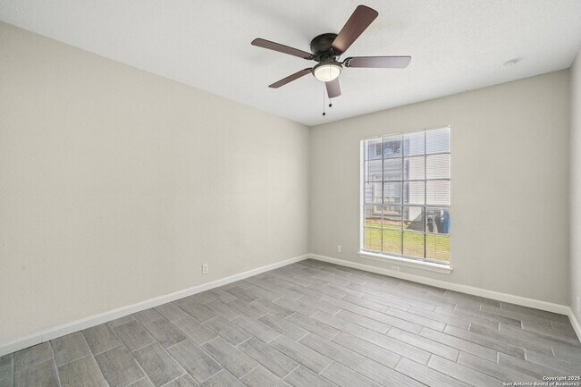 Building Photo - 10609 Starcrest Dr