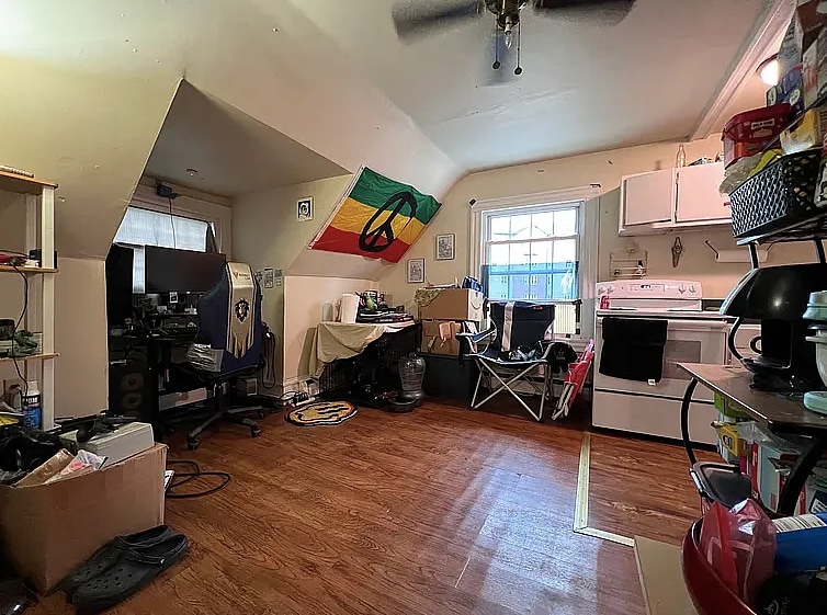 Building Photo - 381 Forest Ave