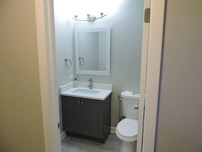 Building Photo - 407 Beechwood Dr