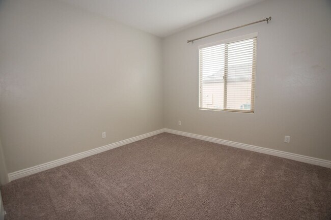 Building Photo - Executive home in The Estates at Holiday! ...