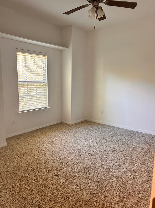 Building Photo - 250 SW 145th Dr