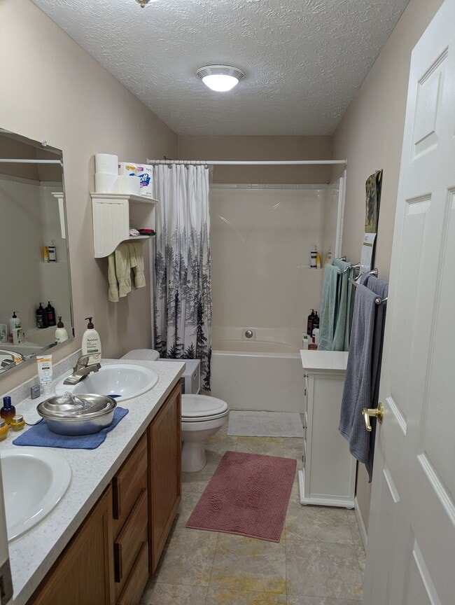 Building Photo - 2306 E Delaware Ave