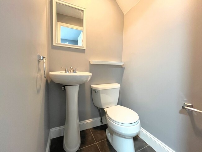 Building Photo - Comfortable 2-Bed Plus Den Home Available in Tonawanda