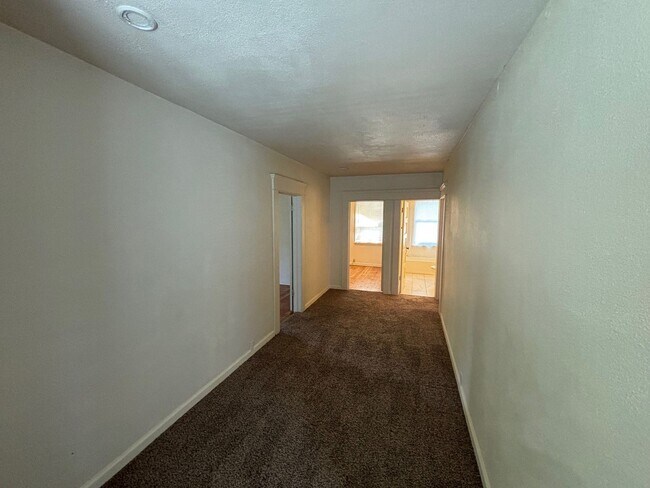 Building Photo - 2301 W Regan Ave