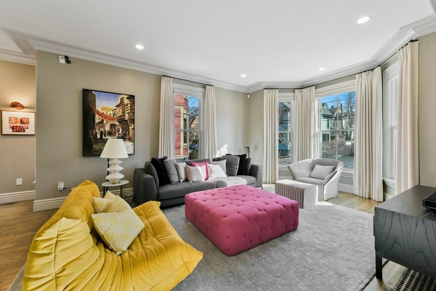 Building Photo - 13 Greenough Ave