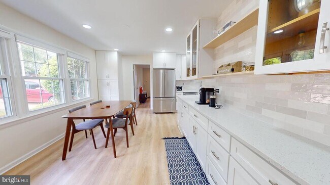 Building Photo - 5810 Helmsdale Ln