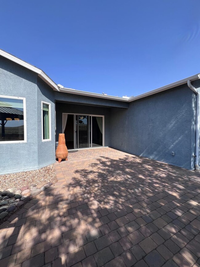 Building Photo - 2 Bedroom, 2 Bath with a Den/Office backs up to view of Hills.