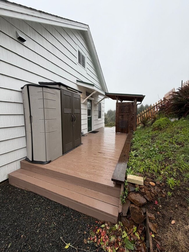 Building Photo - Beautiful 3 Bed / 2 Bath House With a Gorgeous View!