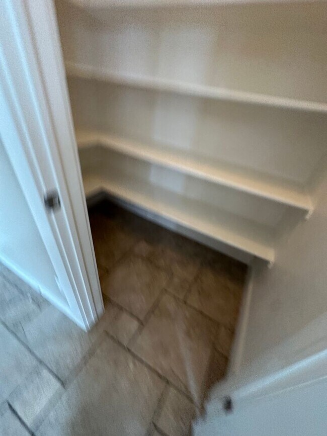Building Photo - Dog friendly 3 Bedroom 2.5 Bath town home in Provo.