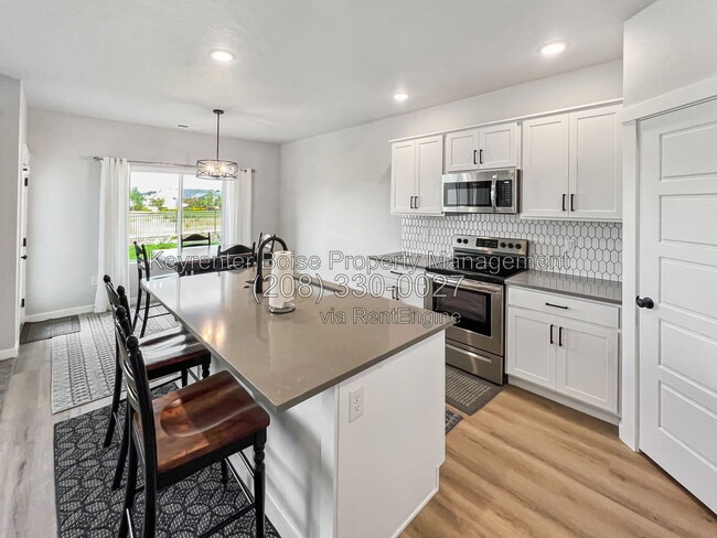 Building Photo - 5904 W Aegean Dr