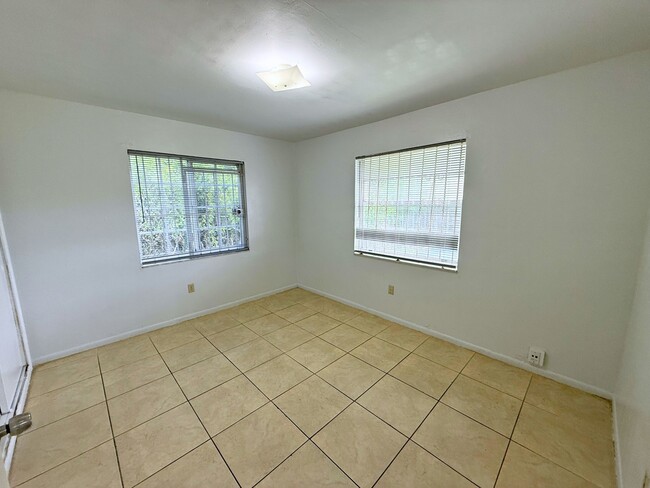 Building Photo - 15410 NW 32 Ct
