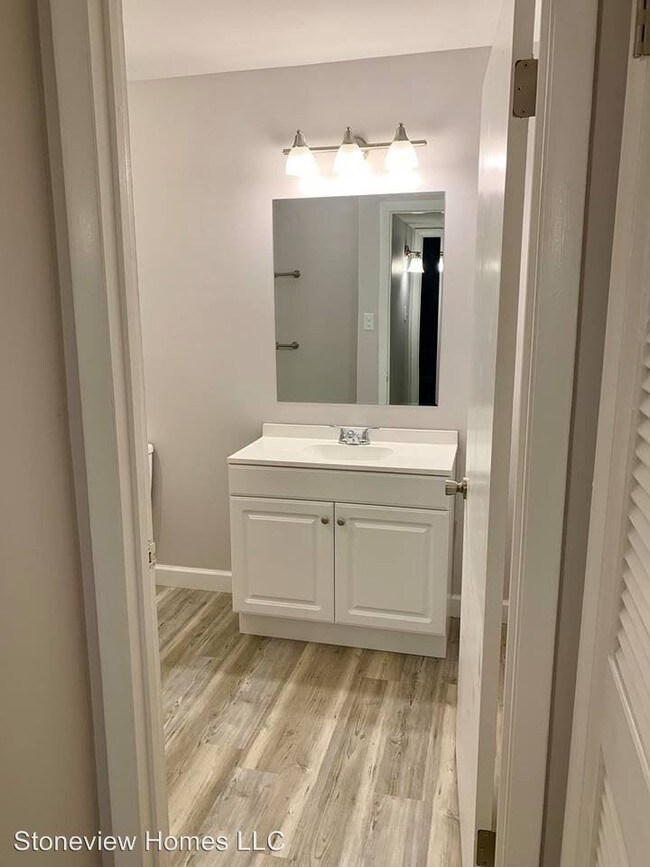 Building Photo - 724 Teasel Dr