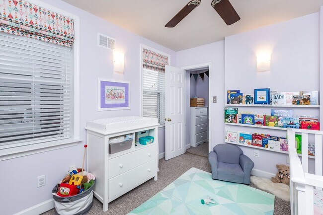 Building Photo - Amazing 3 bed 2 bath with a roof top deck ...