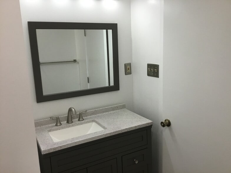 Building Photo - 42 Rockland Drive