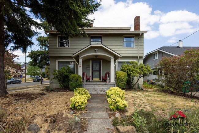 Building Photo - 2407 NE Skidmore St
