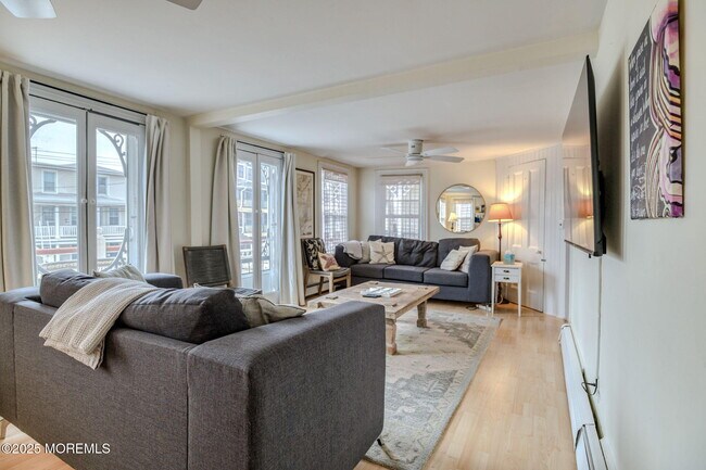 Building Photo - 19 Webb Ave