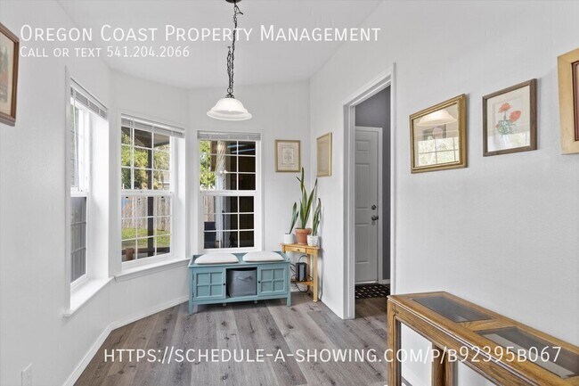 Building Photo - 2347 N Chinook Ln