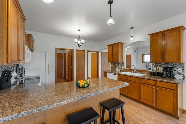 Building Photo - 407 Century Oak Dr