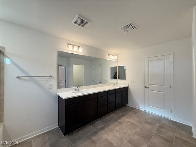 Building Photo - 7516 Castlegreen Ave