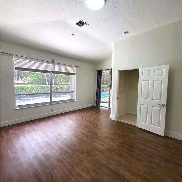 Building Photo - 2051 NW 125th Ter
