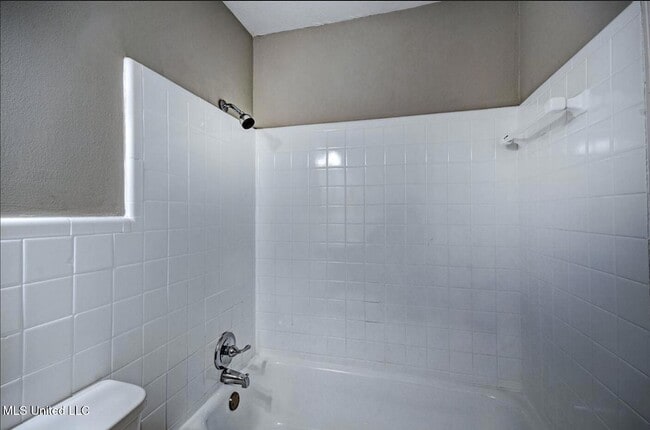 Building Photo - 361 Mary Ann Dr