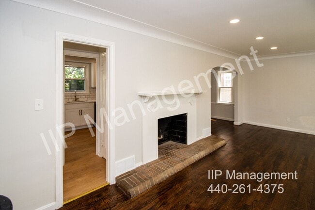 Building Photo - 3549 Grosvenor Rd