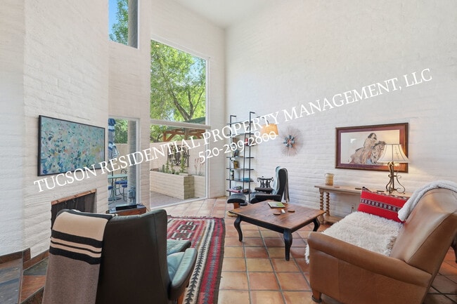 Building Photo - 2824 E Sierra Vista Rd