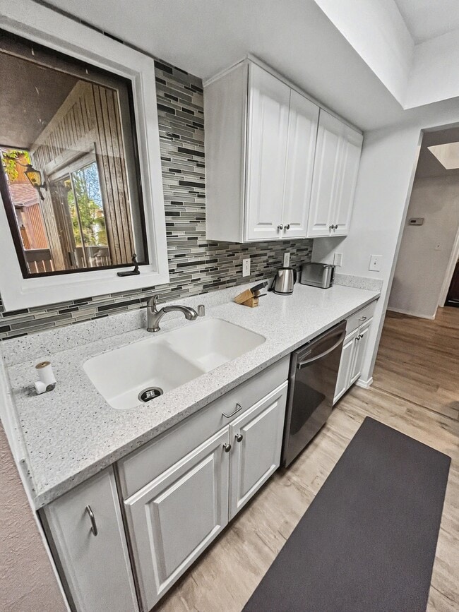 Building Photo - 7538 Foxridge Cir