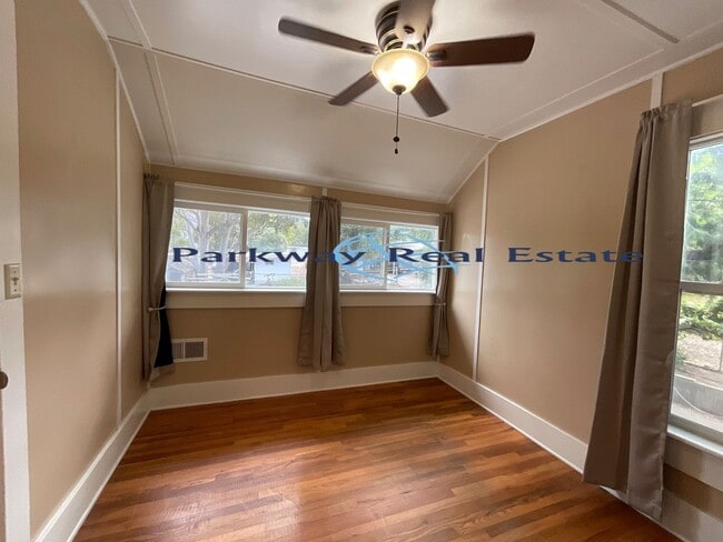Building Photo - Charming 3 Bedroom House in East Alpine
